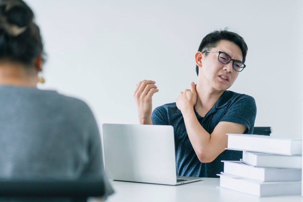 neck-pain-and-benefits-of-physiotherapy 2